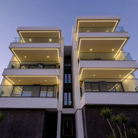 Artemis 204 - Seaside Stories * Livadhia