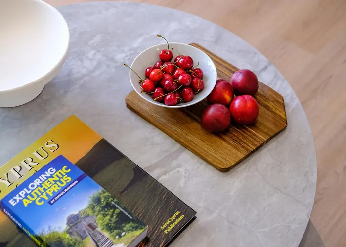 Artemis 204 - Seaside Stories * Livadhia