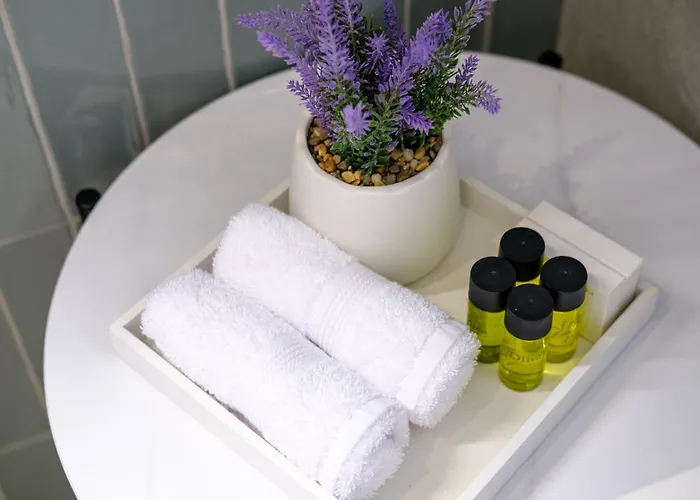 Artemis 204 - Seaside Stories * Livadhia