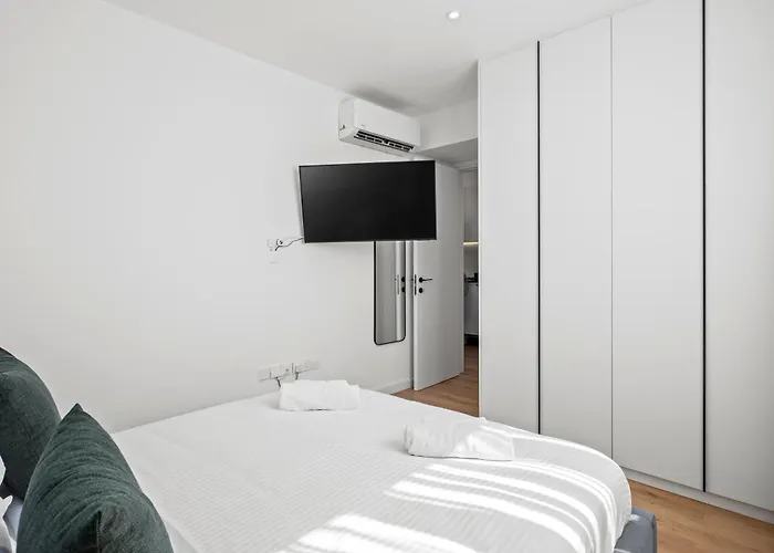 Artemis 204 - Seaside Stories Livadhia