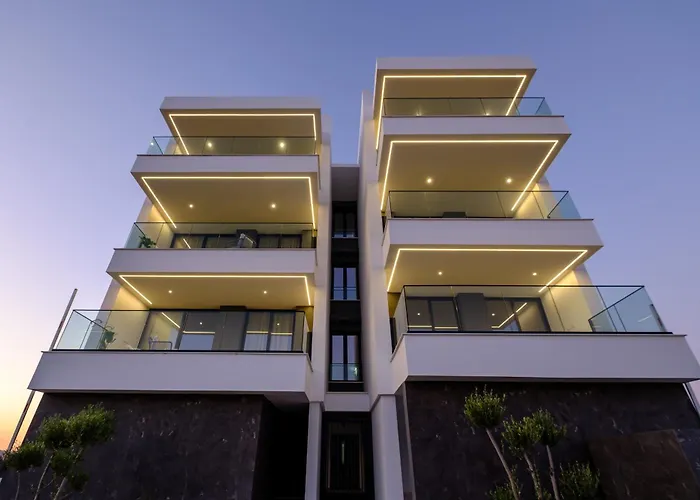 Artemis 204 - Seaside Stories * Livadhia