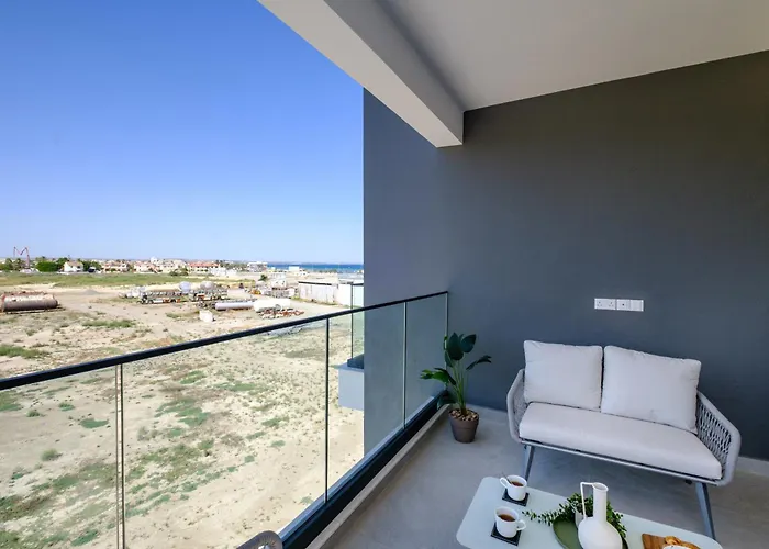 Artemis 204 - Seaside Stories * Livadhia